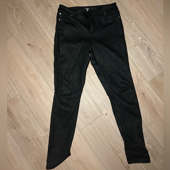 Simply Vera Wang Leather pants- Size 10 - Picture 3 of 6